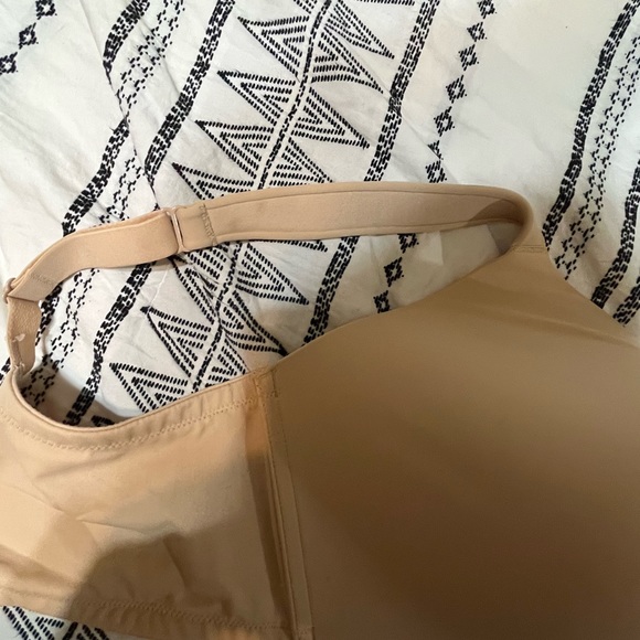 This is a wireless bra that is in excellent condition. - Picture 5 of 6